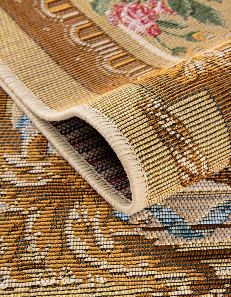 Detail image of 3' x 3'  Washable Traditional Indoor / Outdoor Round Rug