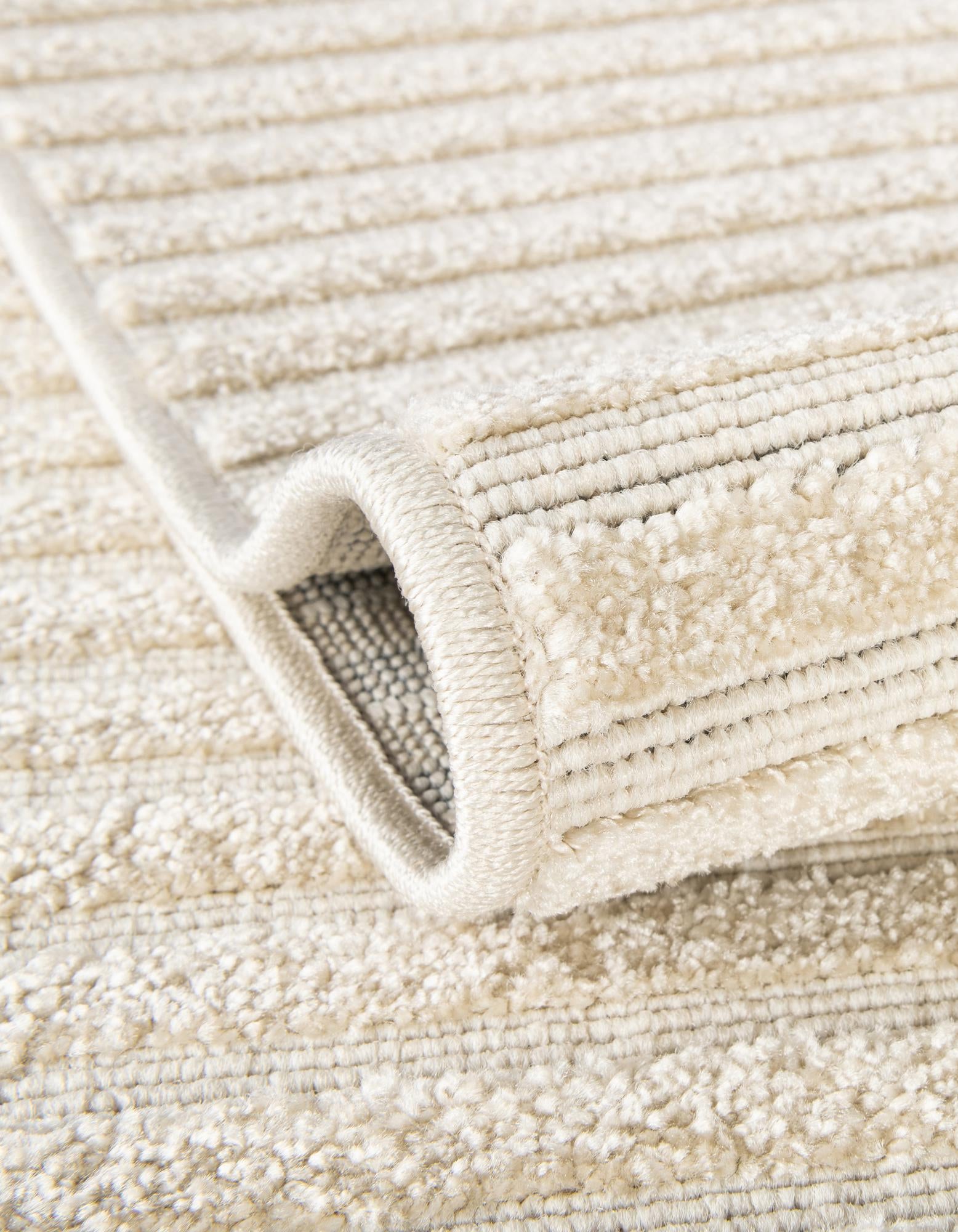 7' 10 x 7' 10 Easy-Clean Sabrina Soto Indoor / Outdoor Round Rug