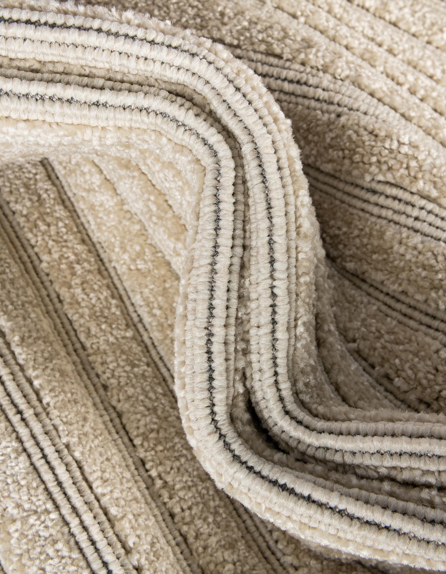 7' 10 x 7' 10 Easy-Clean Sabrina Soto Indoor / Outdoor Round Rug