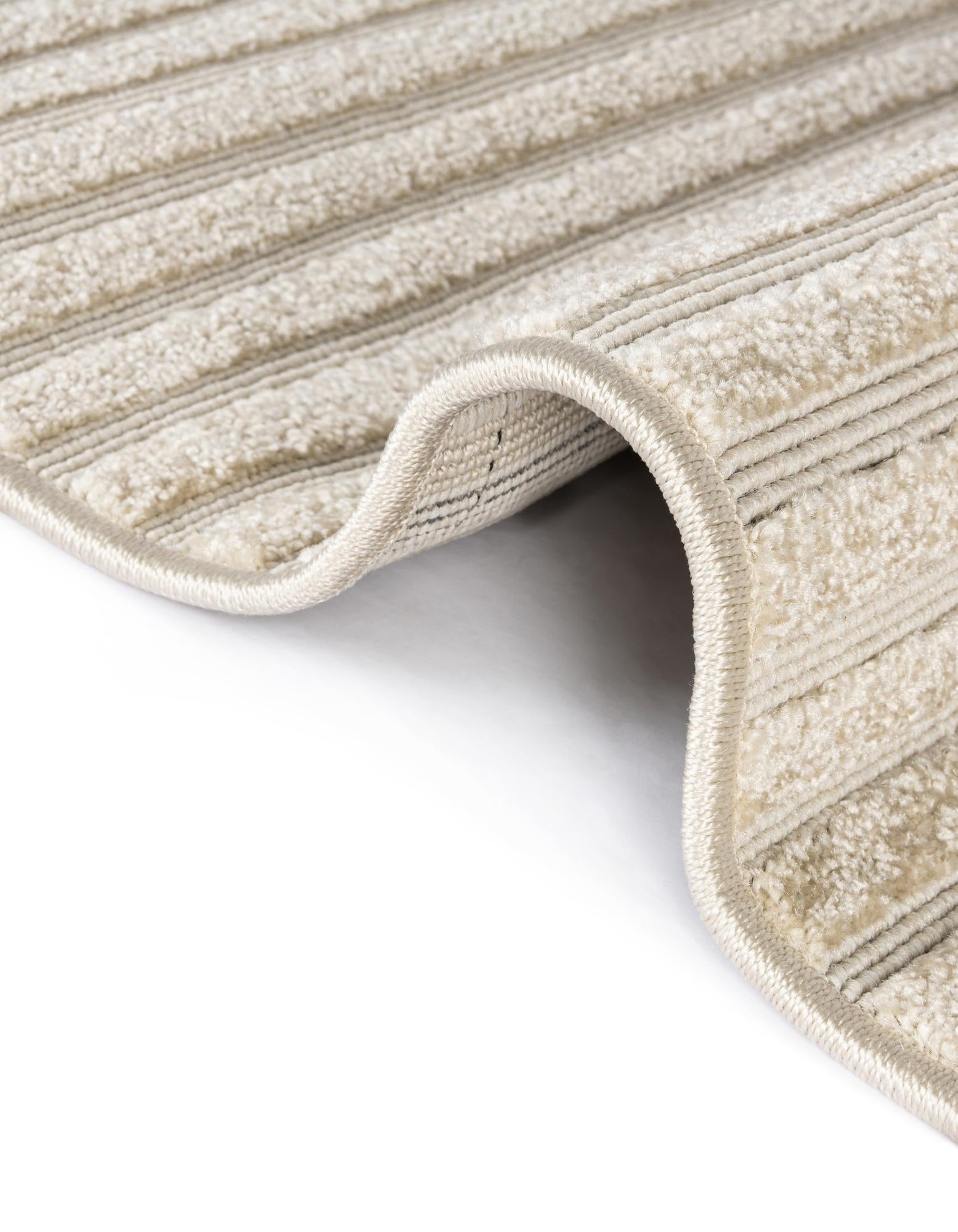 7' 10 x 7' 10 Easy-Clean Sabrina Soto Indoor / Outdoor Round Rug