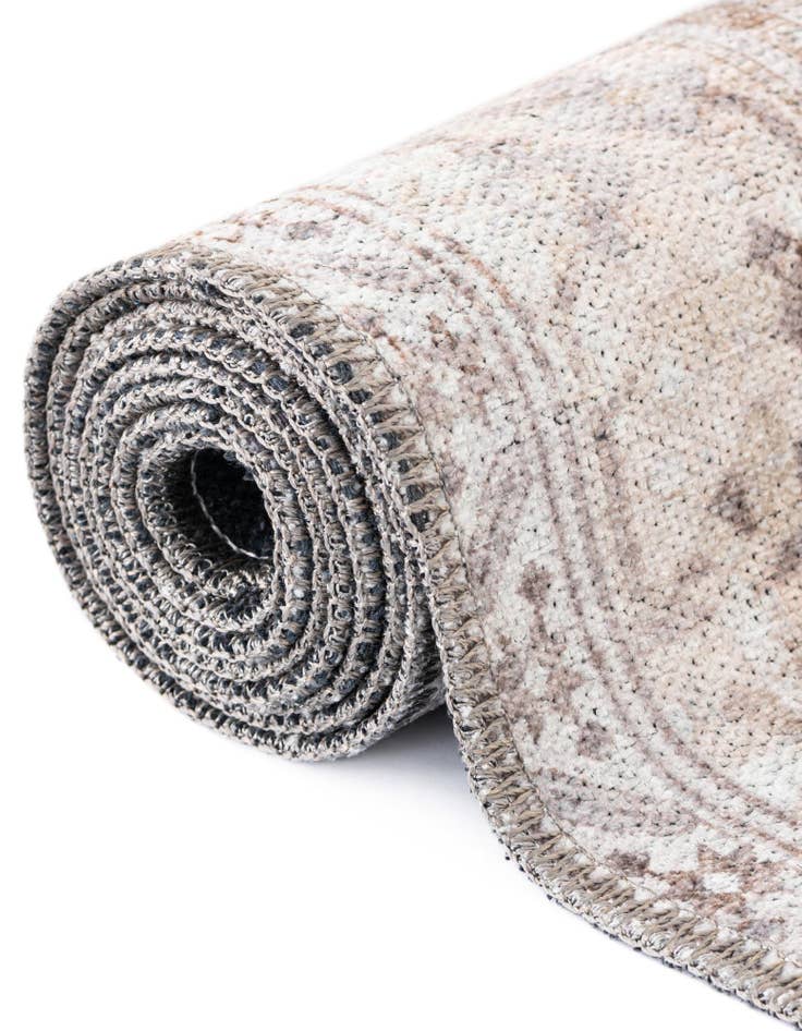 Detail image of 7' 10 x 7' 10 Yara Round Rug