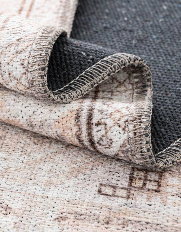 Detail image of 7' 10 x 7' 10 Yara Round Rug