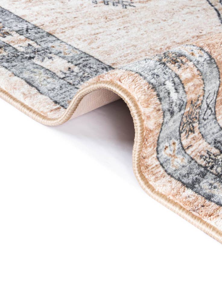 Detail image of 2' 2 x 7' 10 Medina Runner Rug