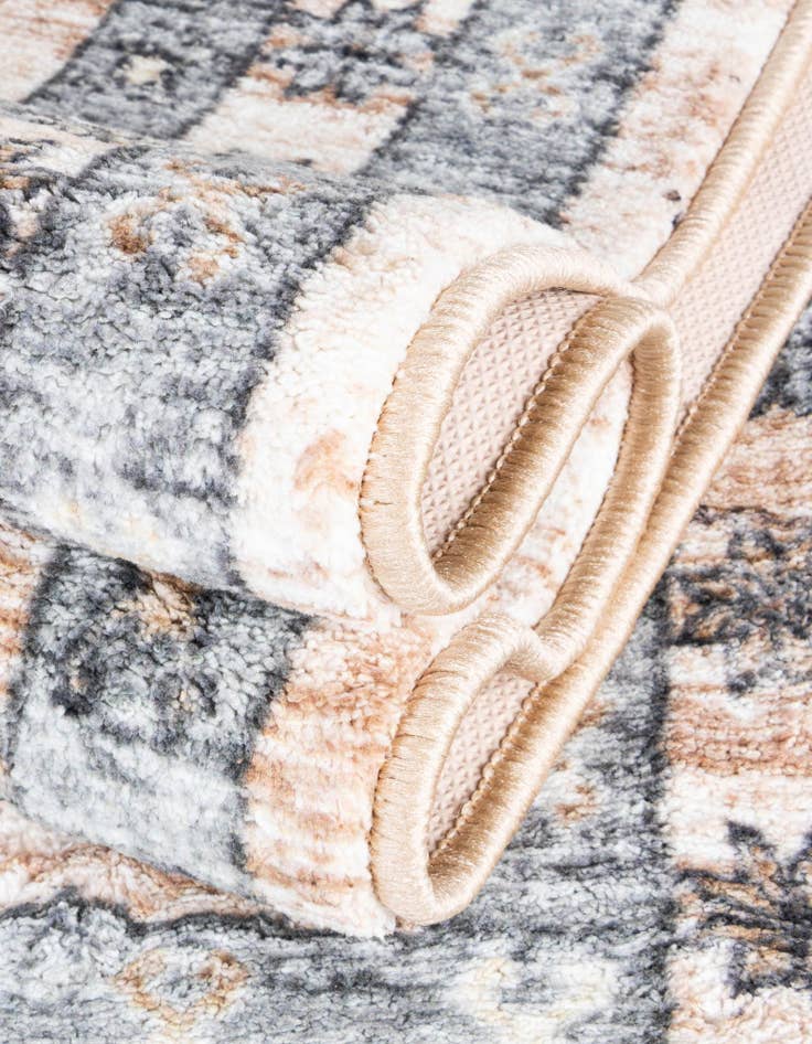 Detail image of 2' 2 x 7' 10 Medina Runner Rug