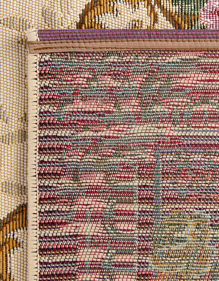 Detail image of 7' 10 x 7' 10  Washable Traditional Indoor / Outdoor Square Rug