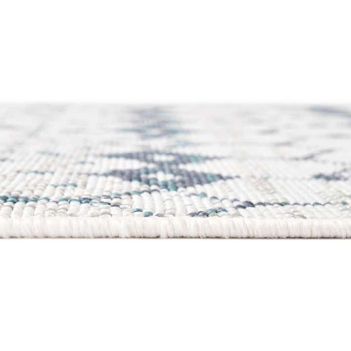5' 3 x 8' Easy-Clean Lattice Indoor / Outdoor Oval Rug