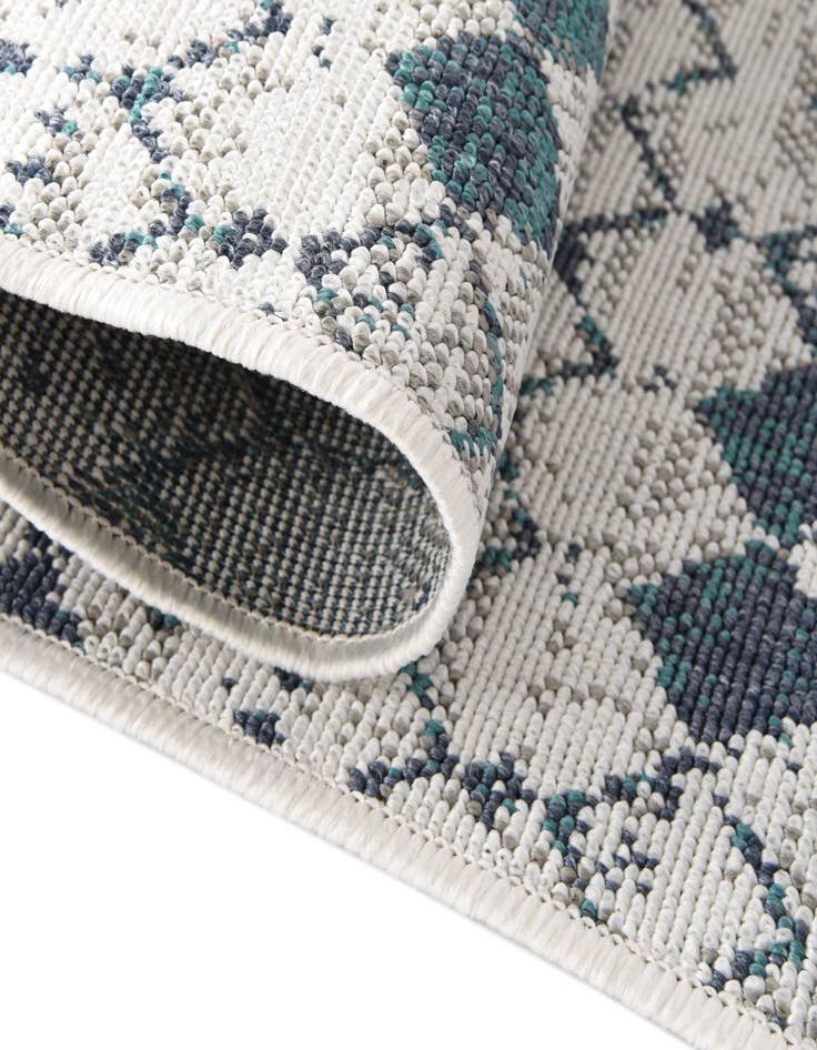 Detail image of 7' 10 x 10'  Washable Trellis Indoor / Outdoor Oval Rug