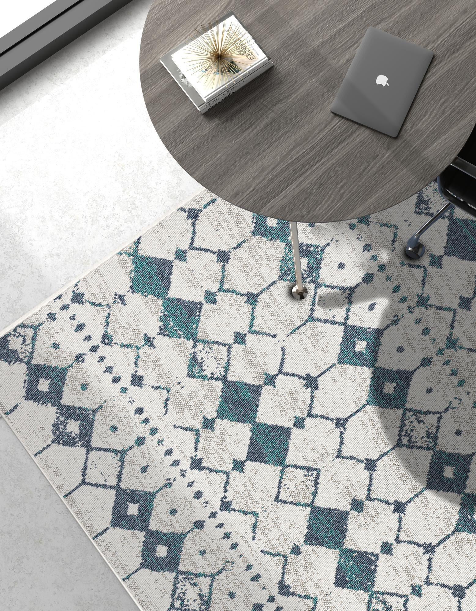 5' 3 x 8' Easy-Clean Lattice Indoor / Outdoor Rug