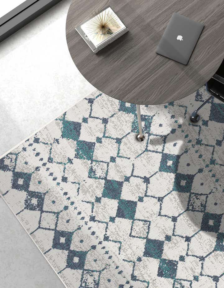 6' x 9' Easy-Clean Lattice Indoor / Outdoor Rug