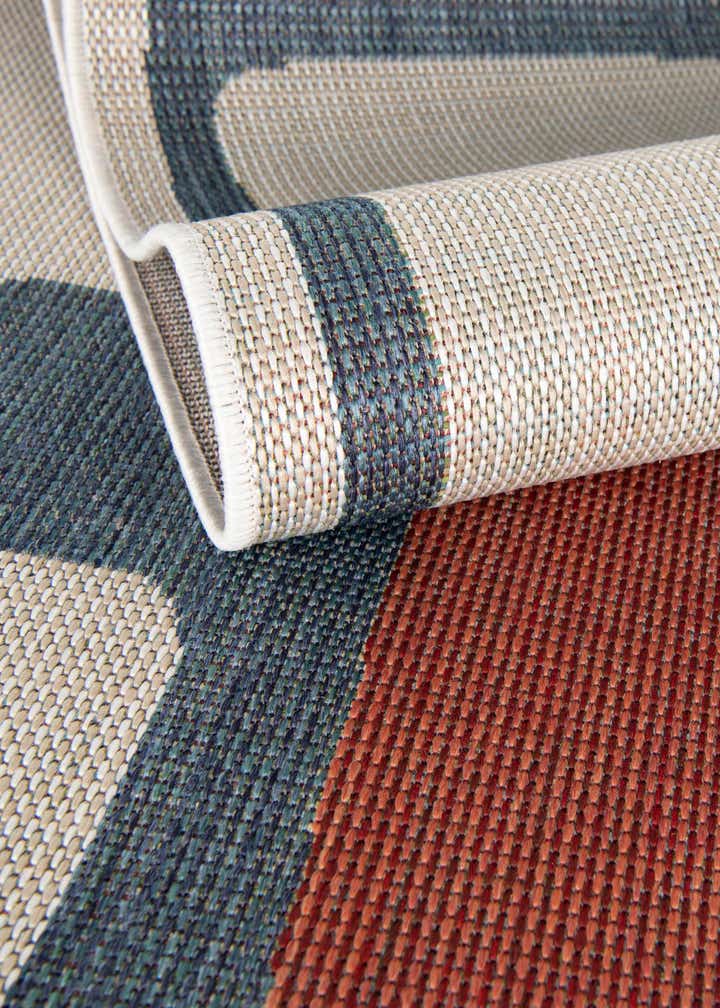4' 1 x 4' 1 Easy-Clean Baja Indoor / Outdoor Round Rug