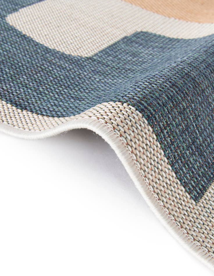 Detail image of 4' 1 x 4' 1 Easy-Clean Baja Indoor / Outdoor Round Rug