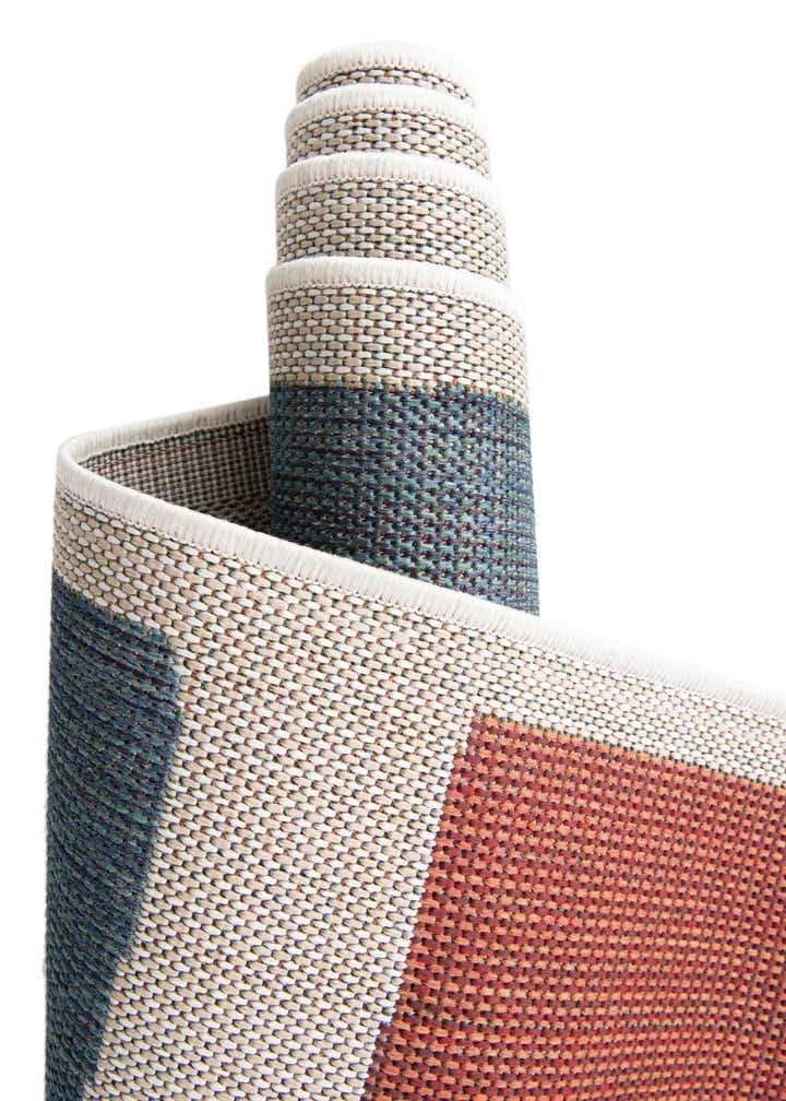 4' 1 x 4' 1 Easy-Clean Baja Indoor / Outdoor Round Rug