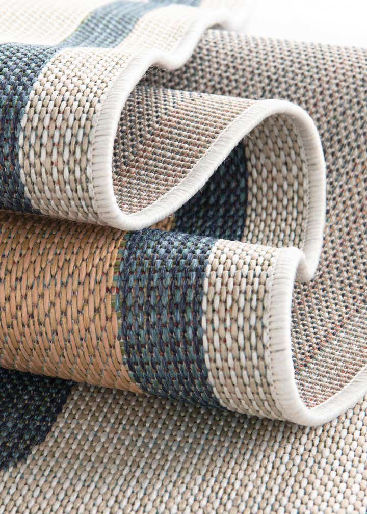 4' 1 x 4' 1 Easy-Clean Baja Indoor / Outdoor Round Rug