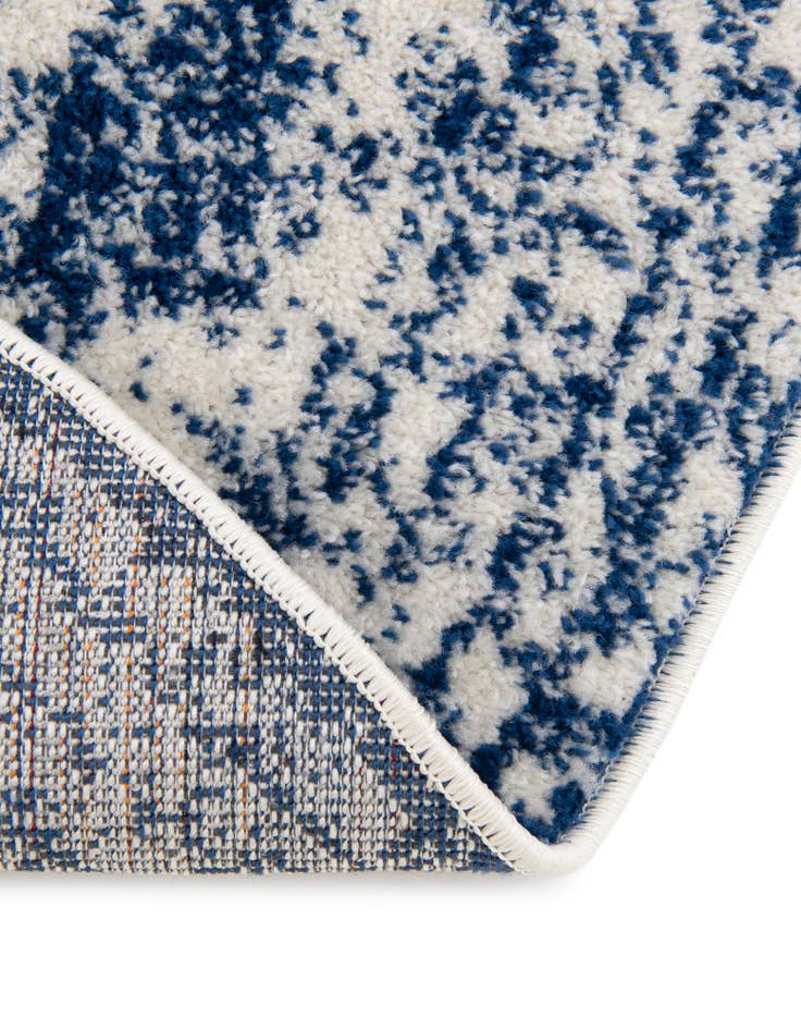 Detail image of 2' x 7' 10 Dover Round Rug