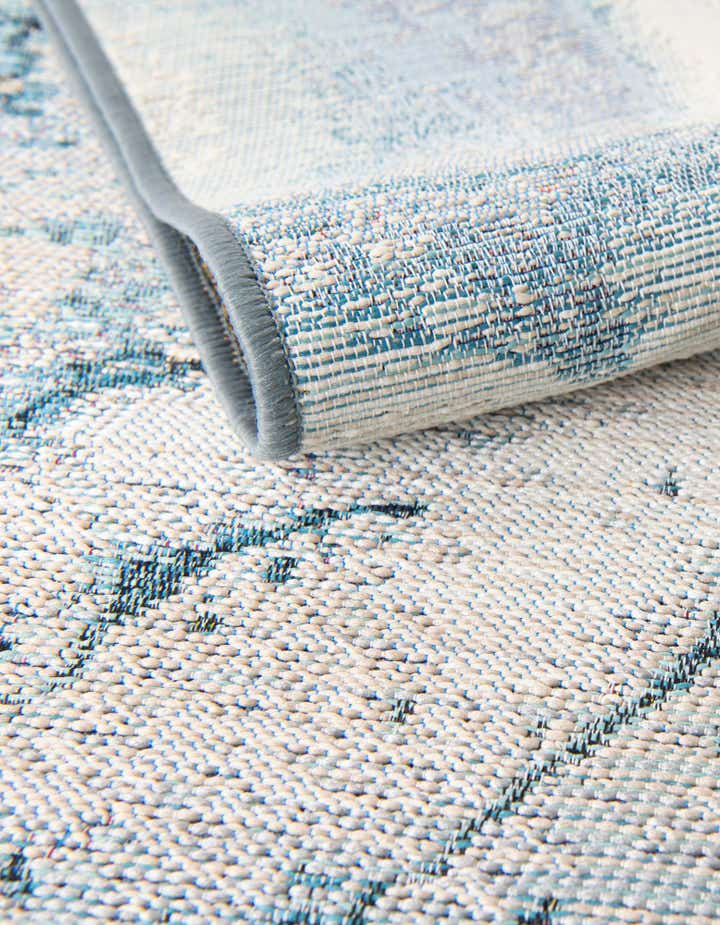 5' 3 x 5' 3 Easy-Clean Modern Indoor / Outdoor Round Rug