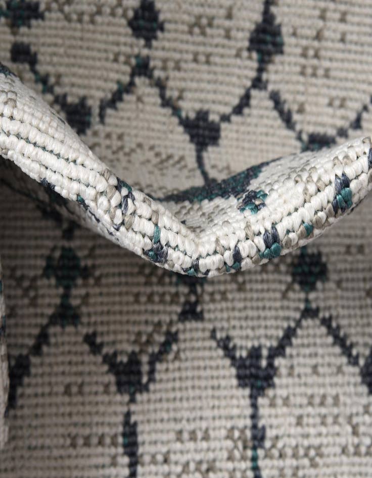 Detail image of 7' 10 x 7' 10  Washable Trellis Indoor / Outdoor Square Rug