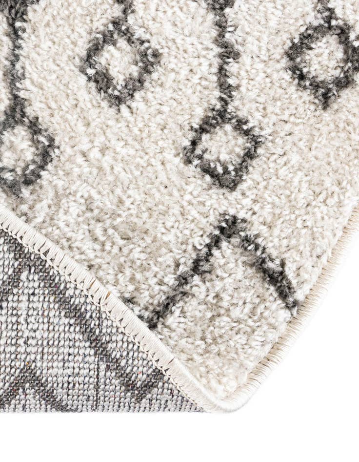 Detail image of 5' 3 x 8' Moroccan Trellis Oval Rug