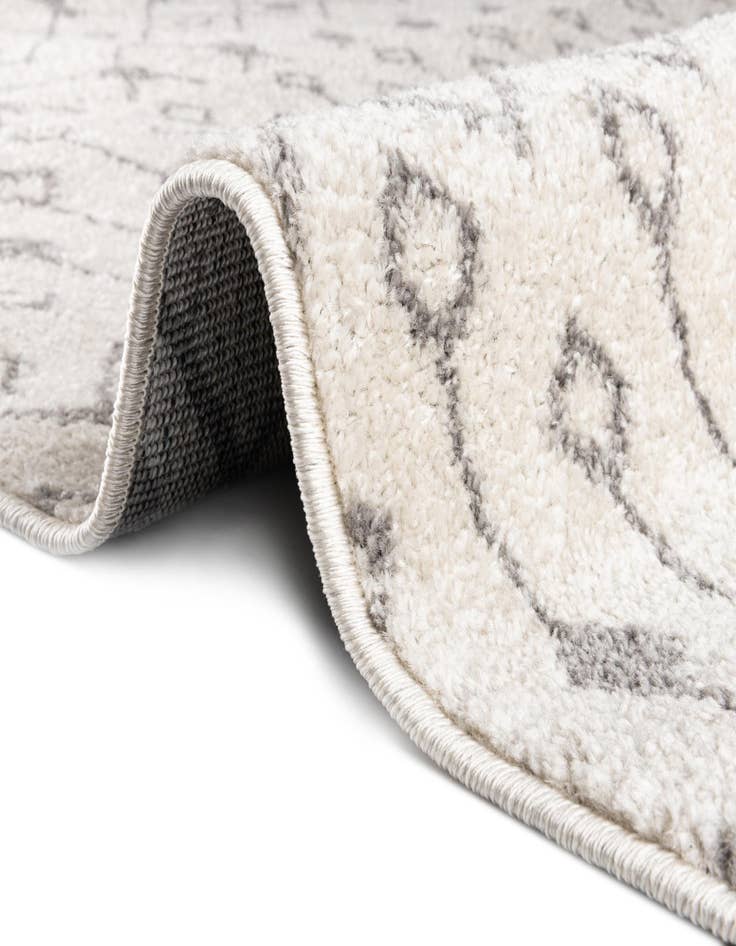 Detail image of 7' 10 x 10' Moroccan Trellis Oval Rug