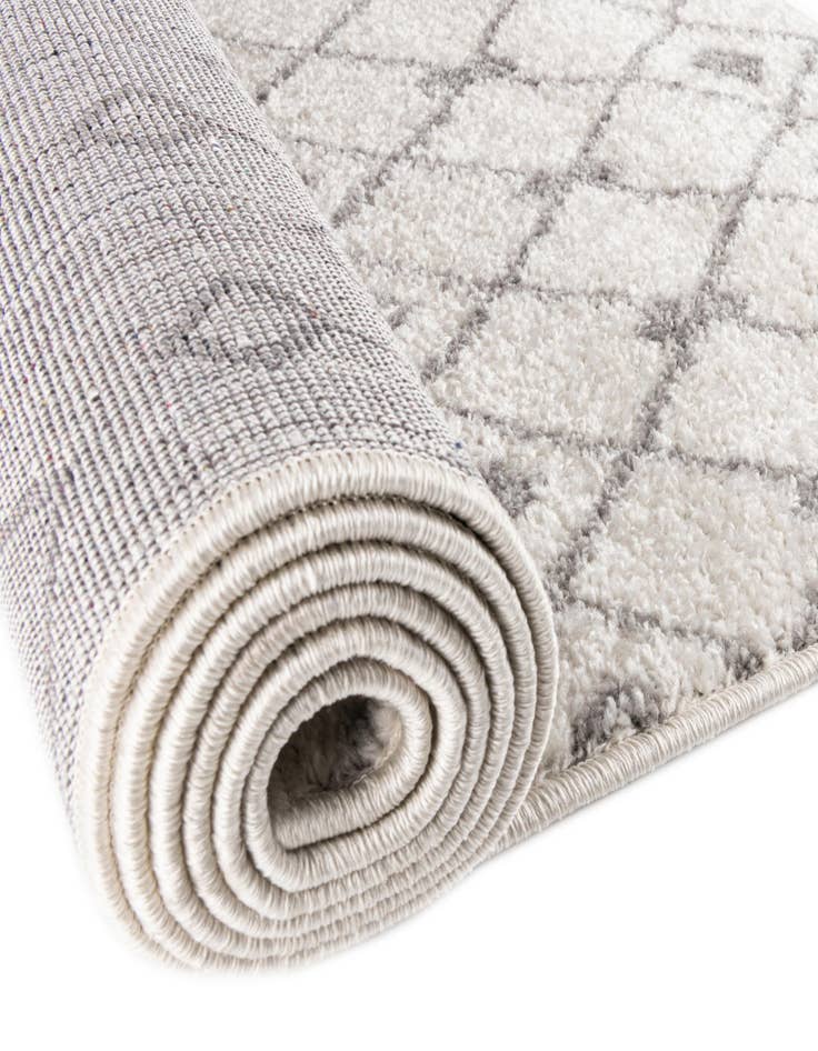 Detail image of 7' 10 x 10' Moroccan Trellis Oval Rug