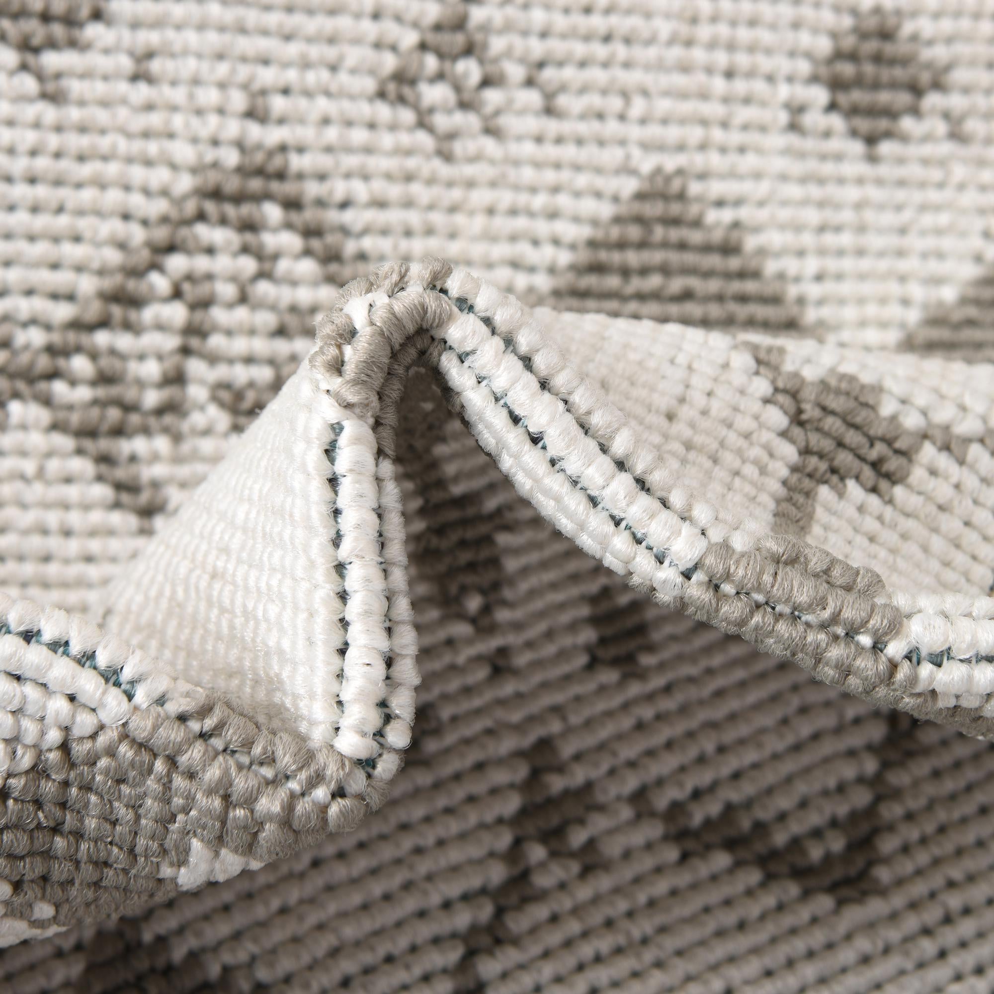 5' 3 x 8' Easy-Clean Lattice Indoor / Outdoor Oval Rug