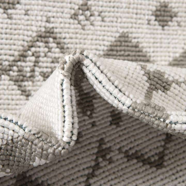 5' 3 x 8' Easy-Clean Lattice Indoor / Outdoor Oval Rug