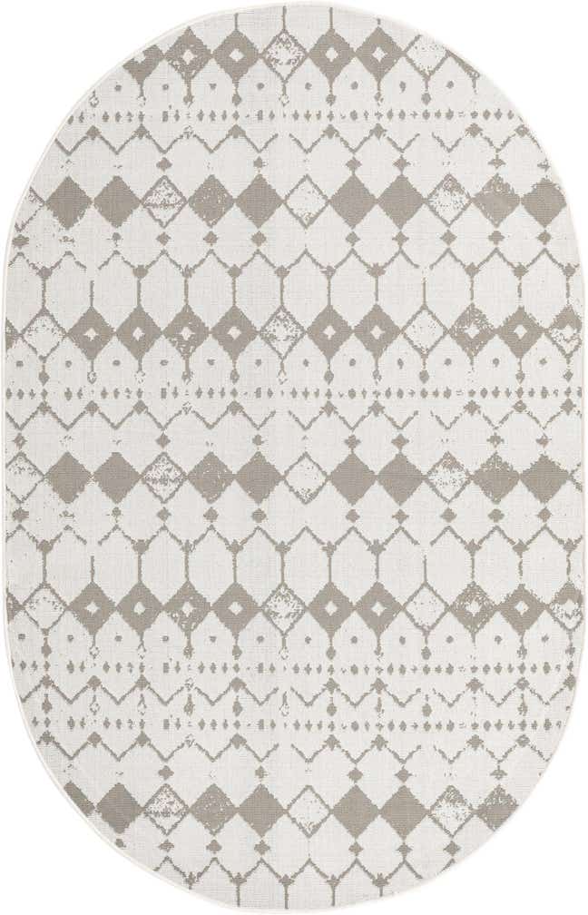 5' 3 x 8' Easy-Clean Lattice Indoor / Outdoor Oval Rug
