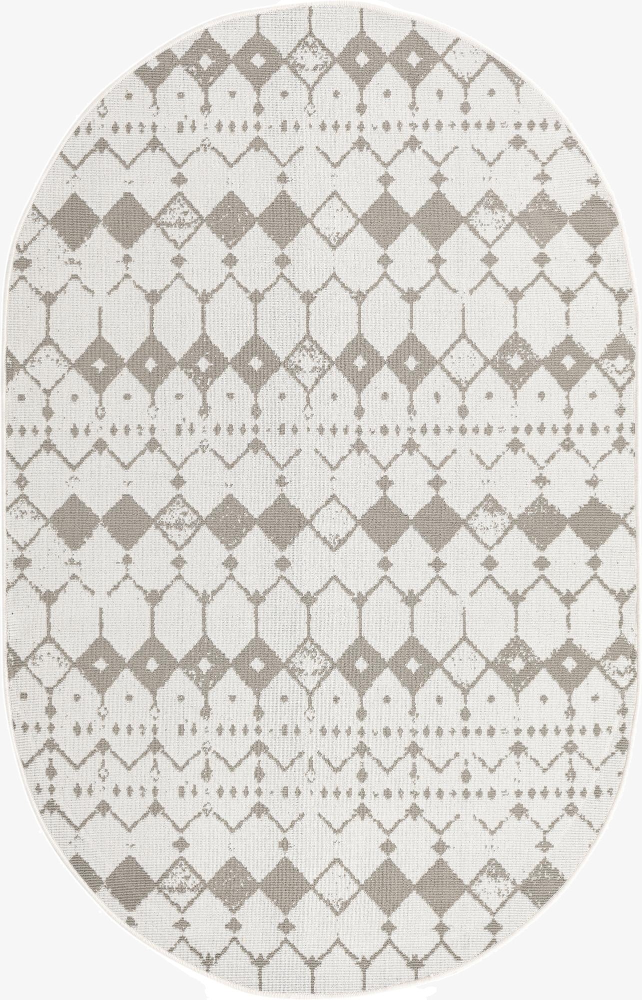 5' 3 x 8' Washable Lattice Indoor / Outdoor Oval Rug