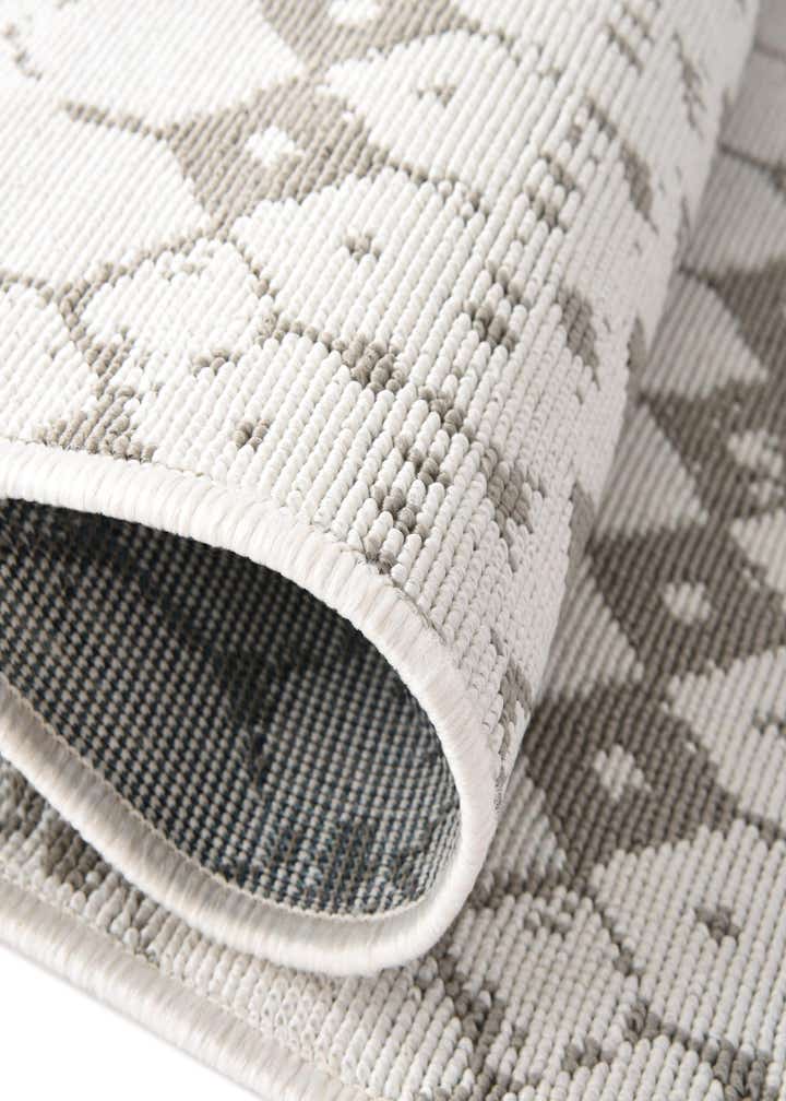 7' 10 x 10' Easy-Clean Trellis Indoor / Outdoor Oval Rug