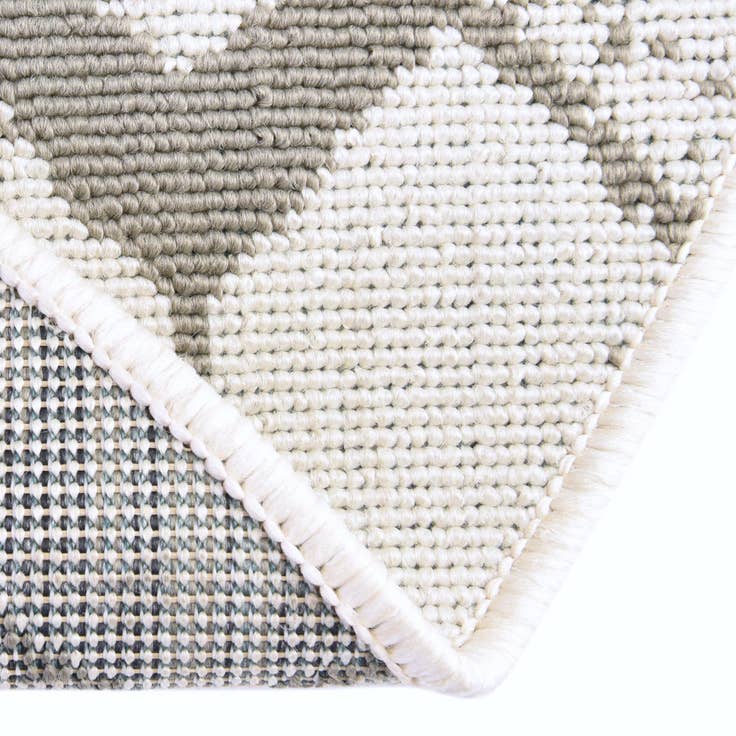 Detail image of 7' 10 x 10' Easy-Clean Trellis Indoor / Outdoor Oval Rug