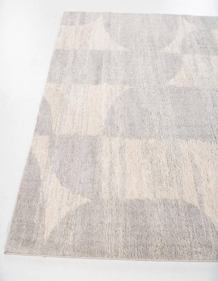 Detail image of 5' 3 x 7' 8 Caspian Rug