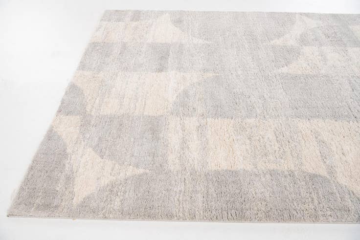 Detail image of 5' 3 x 7' 8 Caspian Rug