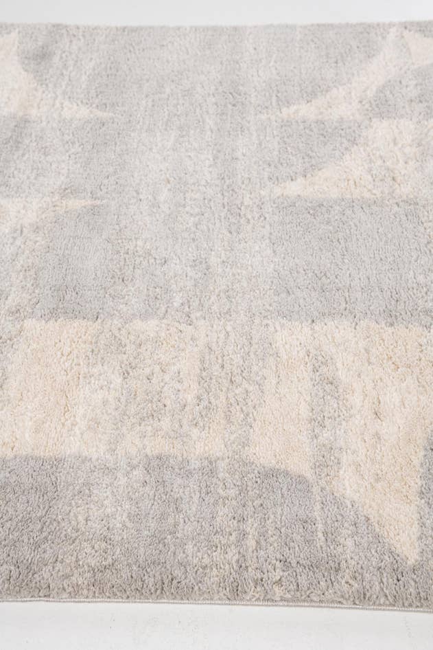 Detail image of 5' 3 x 7' 8 Caspian Rug