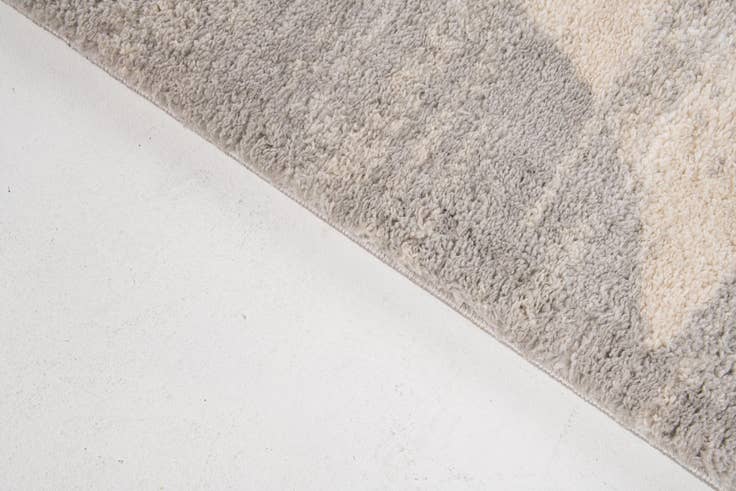 Detail image of 5' 3 x 7' 8 Caspian Rug