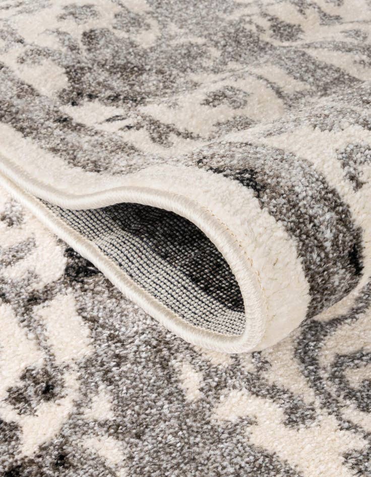 Detail image of 7' x 10' Miranda Rug