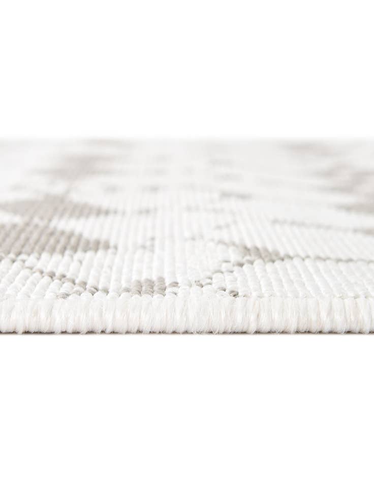 Detail image of 7' 10 x 10' Easy-Clean Lattice Indoor / Outdoor Rug