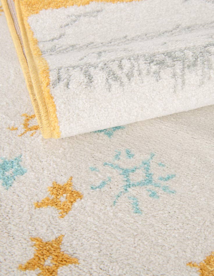 Detail image of 5' 3 x 8' Bear Whimsy Kids Rug