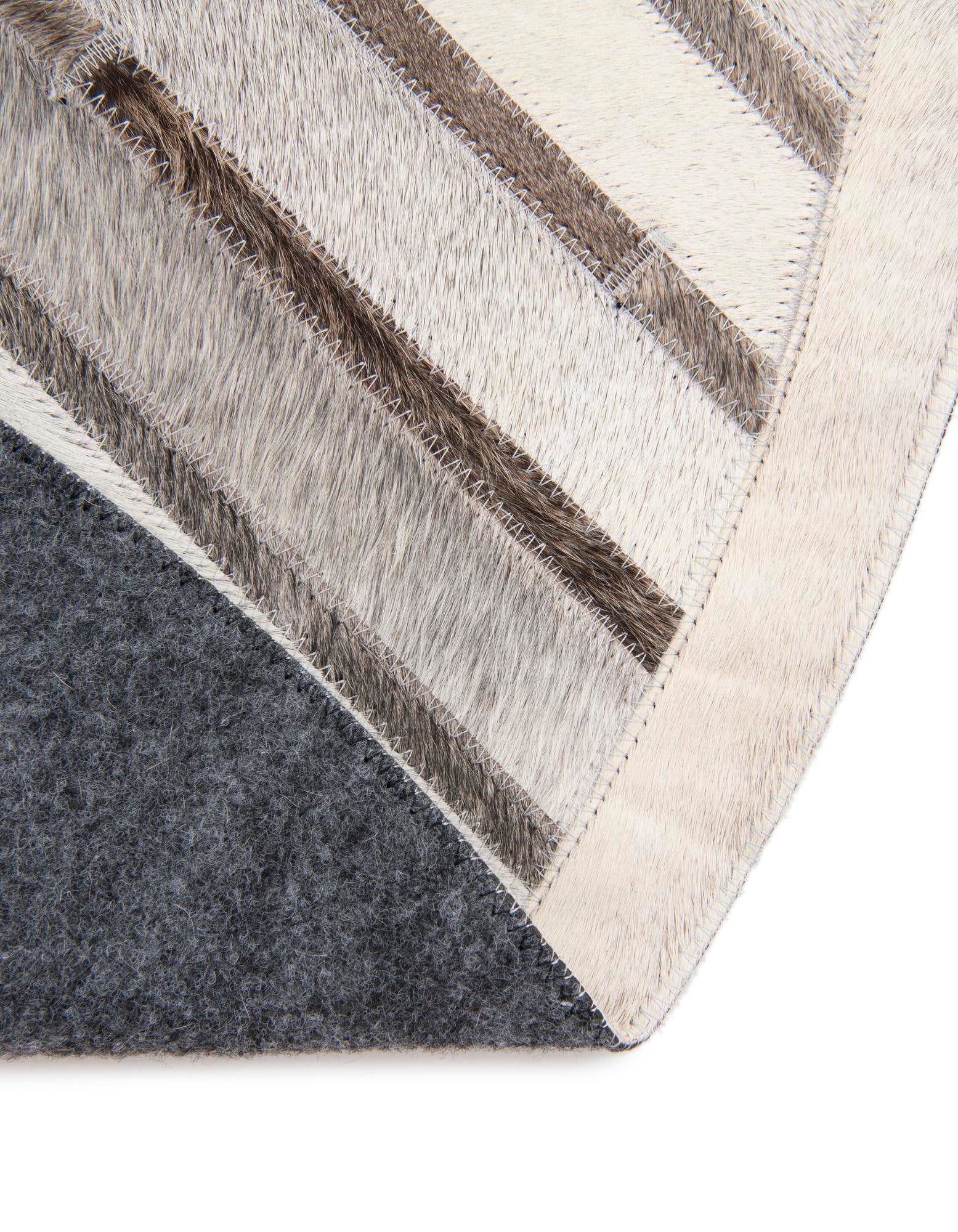 4' 1 x 4' 1 Cowhide Leather Round Rug