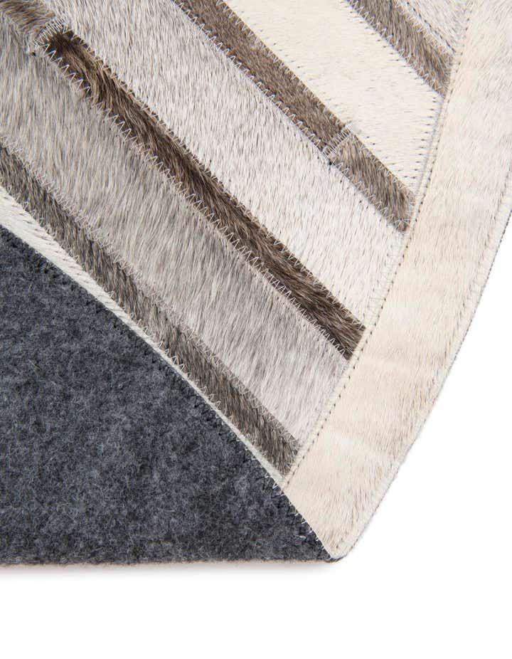 7' 10 x 7' 10 Cowhide Leather Round Rug