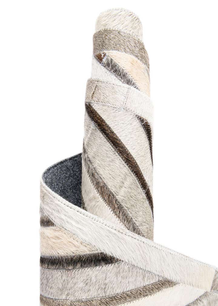 7' 10 x 7' 10 Cowhide Leather Round Rug