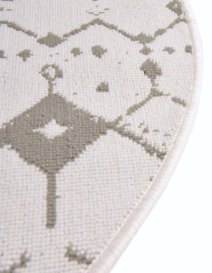 Detail image of 7' x 7' Easy-Clean Trellis Indoor / Outdoor Round Rug