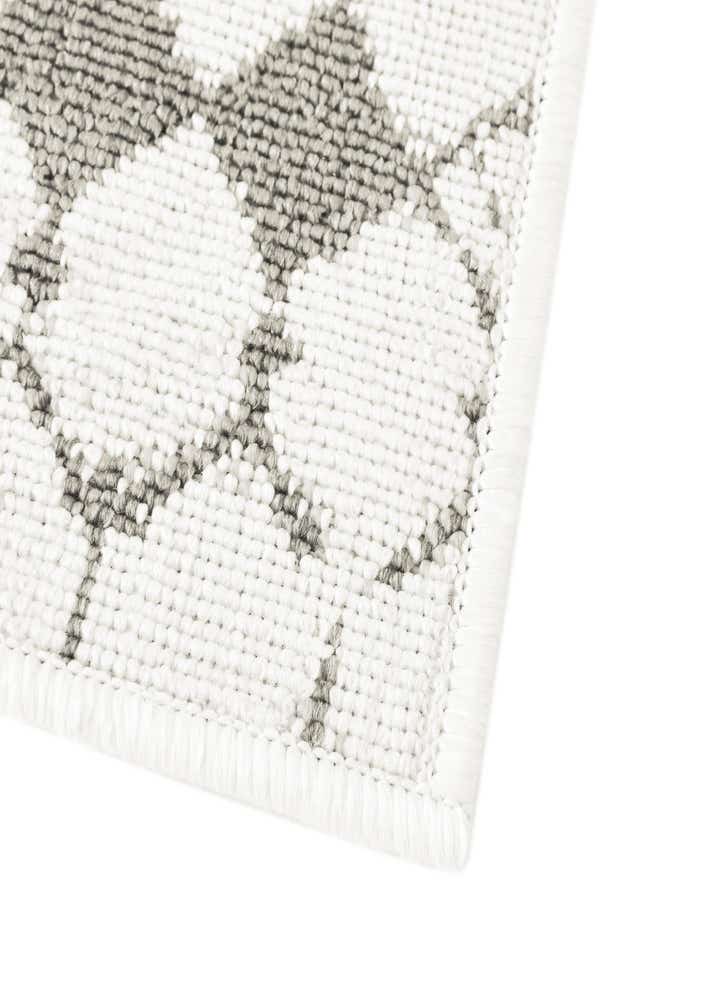 7' 10 x 7' 10 Easy-Clean Lattice Indoor / Outdoor Square Rug