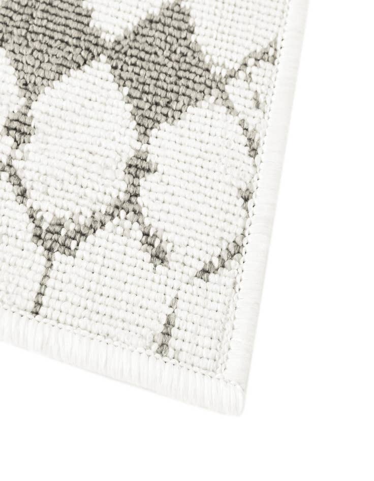 Detail image of 7' 10 x 7' 10 Easy-Clean Lattice Indoor / Outdoor Square Rug