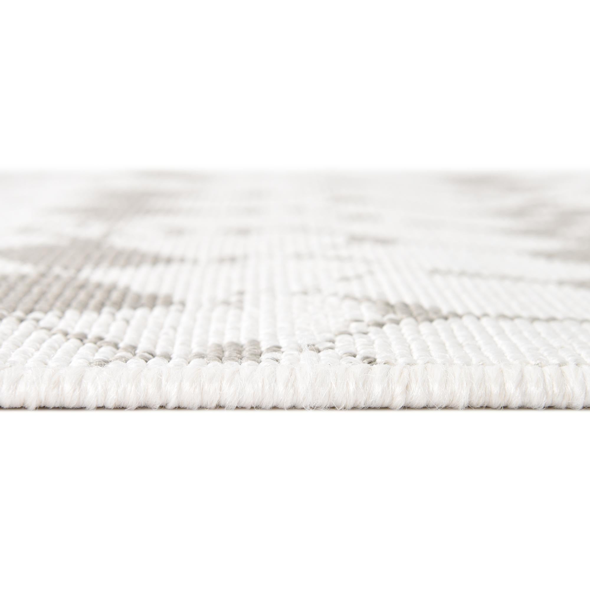 7' 10 x 7' 10 Easy-Clean Trellis Indoor / Outdoor Square Rug