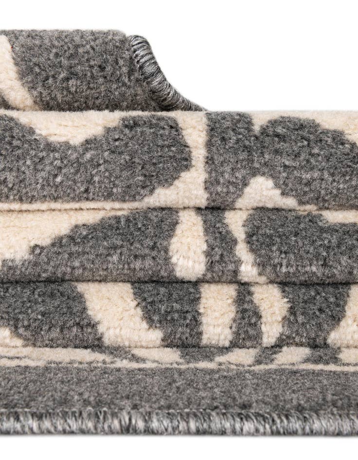 Detail image of 7' 10 x 7' 10 Savannah Square Rug