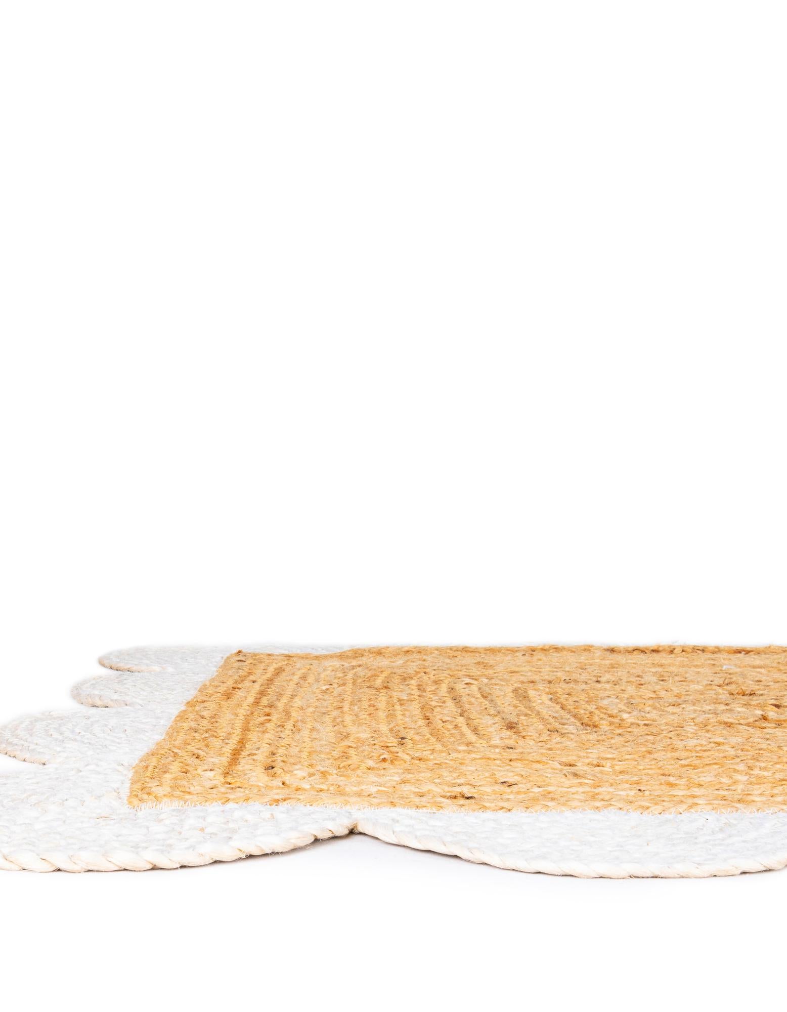 5' 1 x 8' Handmade Scallop Braided Jute Rug