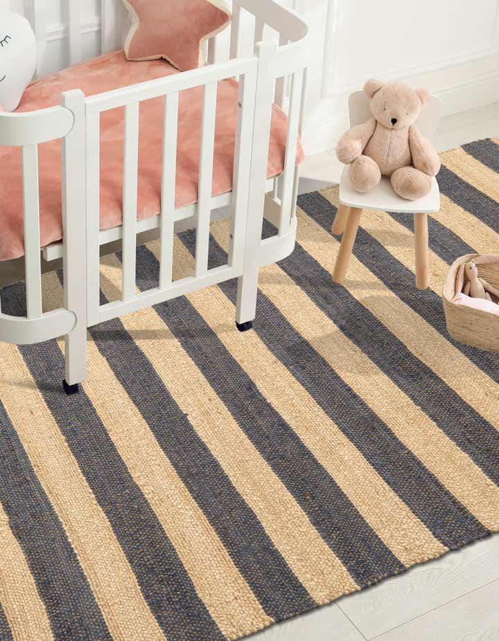 4' 1 x 6' 1 Handmade Braided Jute Rug