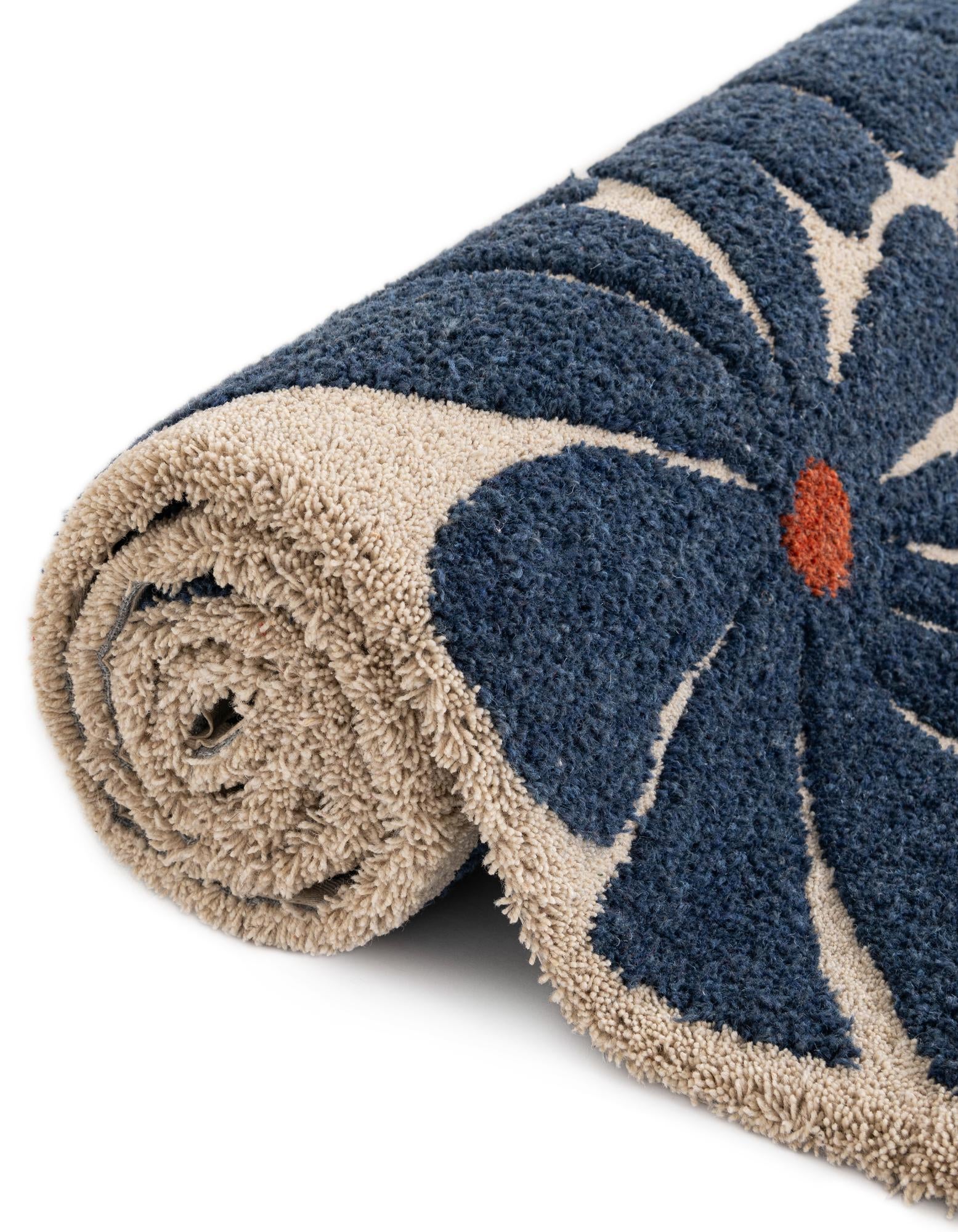 7' 1 x 10' Handtufted Wool Rug