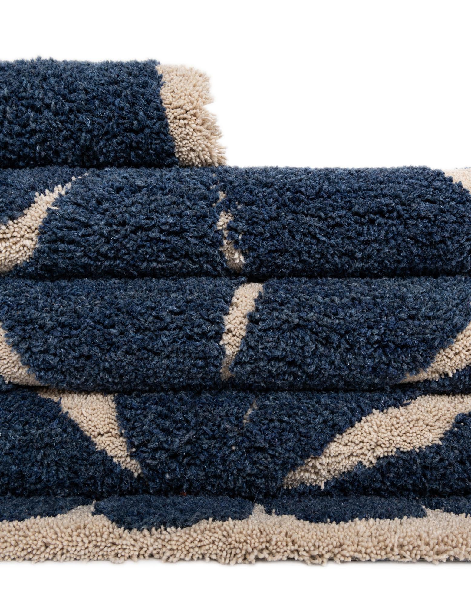 7' 1 x 10' Handtufted Wool Rug