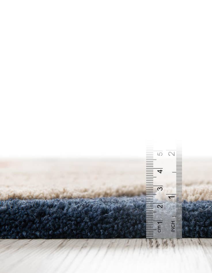 Detail image of 4' 1 x 6' 1 Handtufted Wool Rug