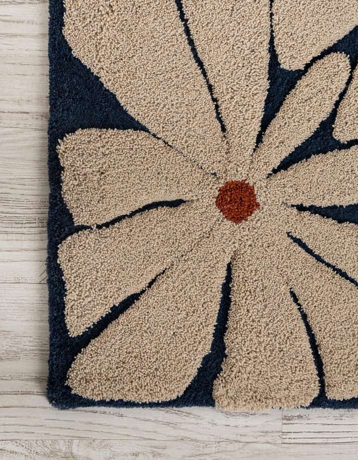 4' 1 x 6' 1 Handtufted Wool Rug